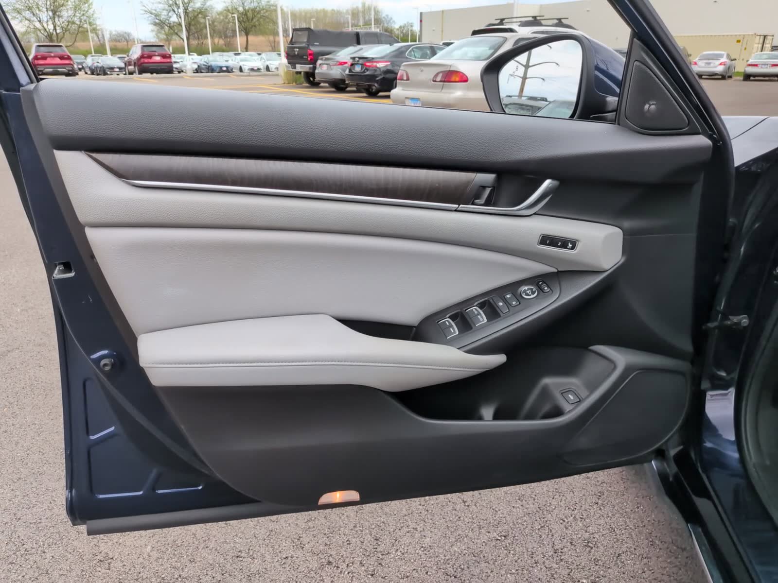 Used 2018 Honda Accord Touring image 12