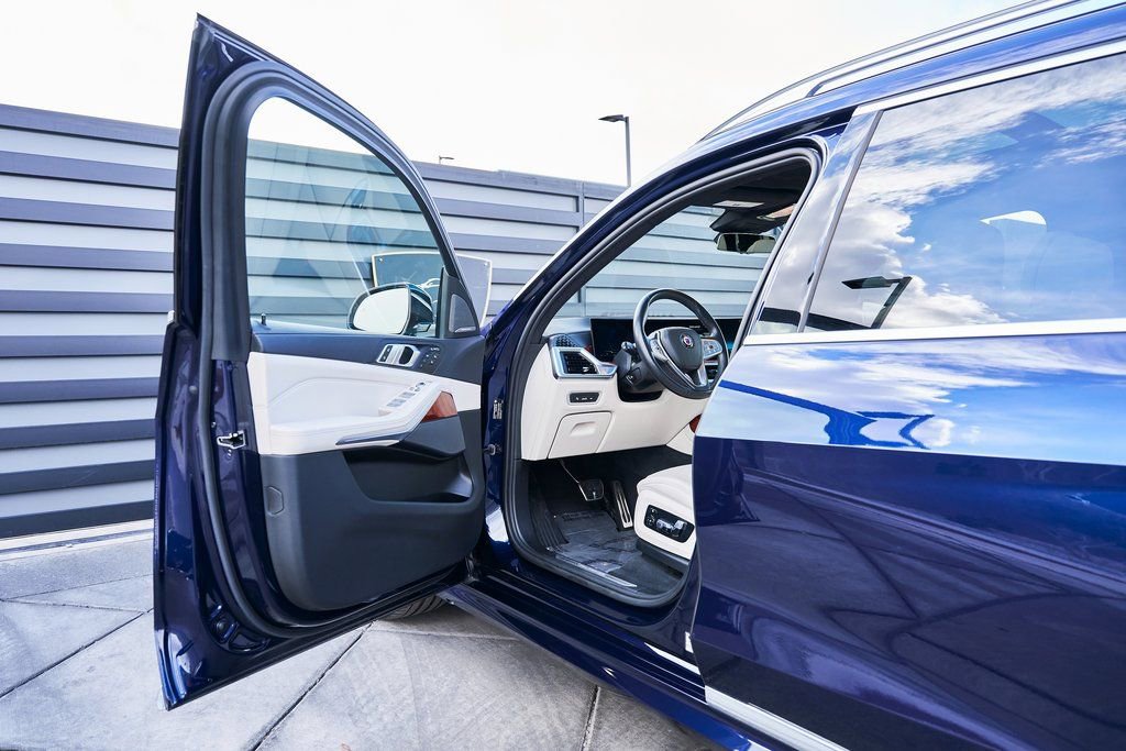 Used 2024 BMW ALPINA XB7 image 31