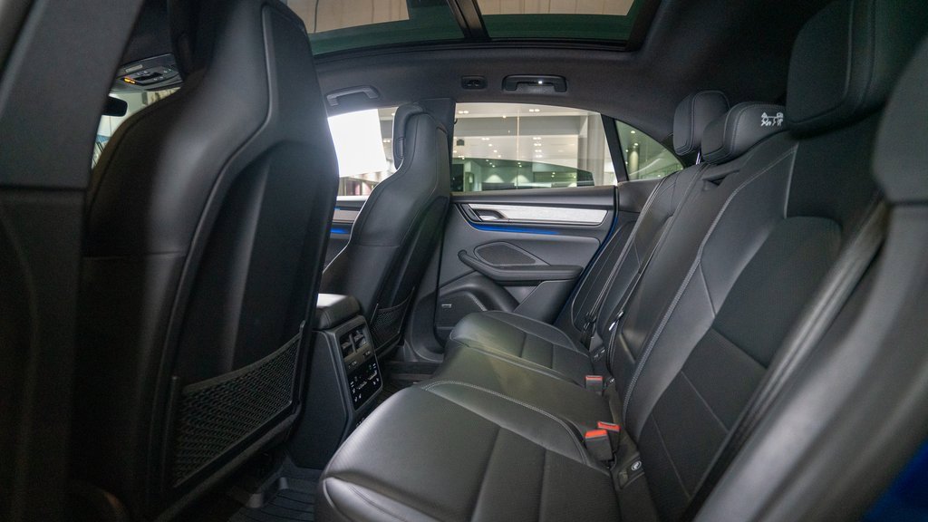 New 2024 Porsche Macan 4 Electric image 32