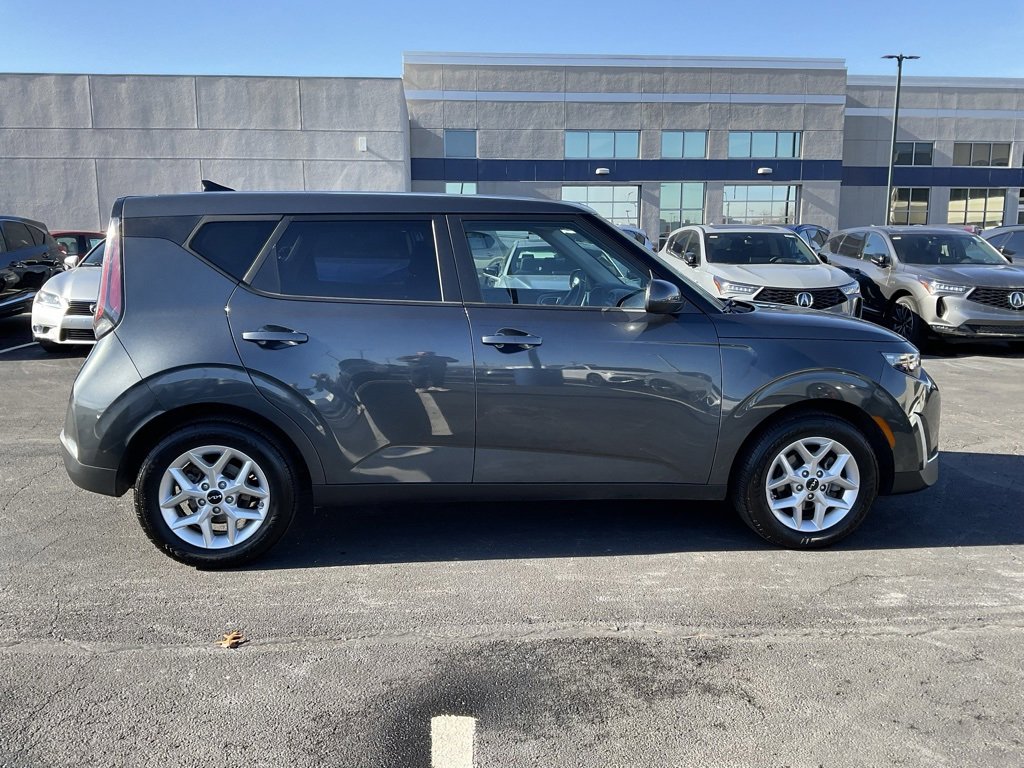 Used 2023 Kia Soul LX w/ LX Technology Package image 7