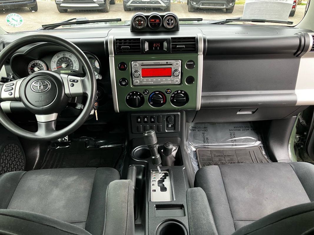 Used 2011 Toyota FJ Cruiser 4WD image 16