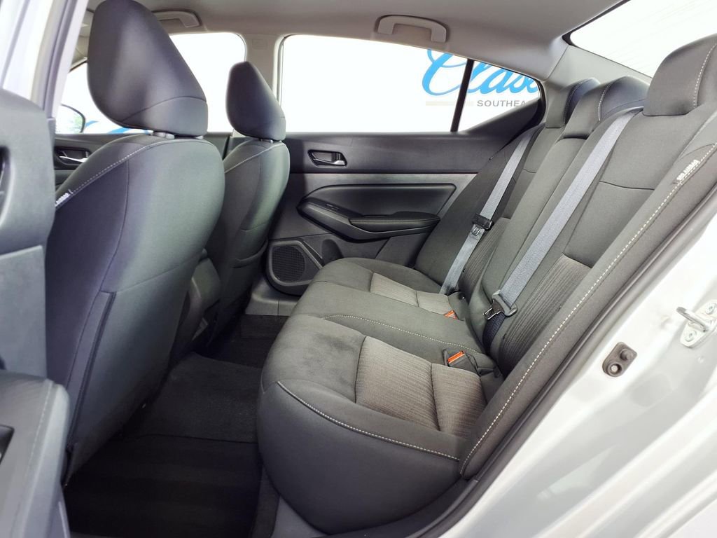 Used 2025 Nissan Altima 2.5 SV FWD image 10