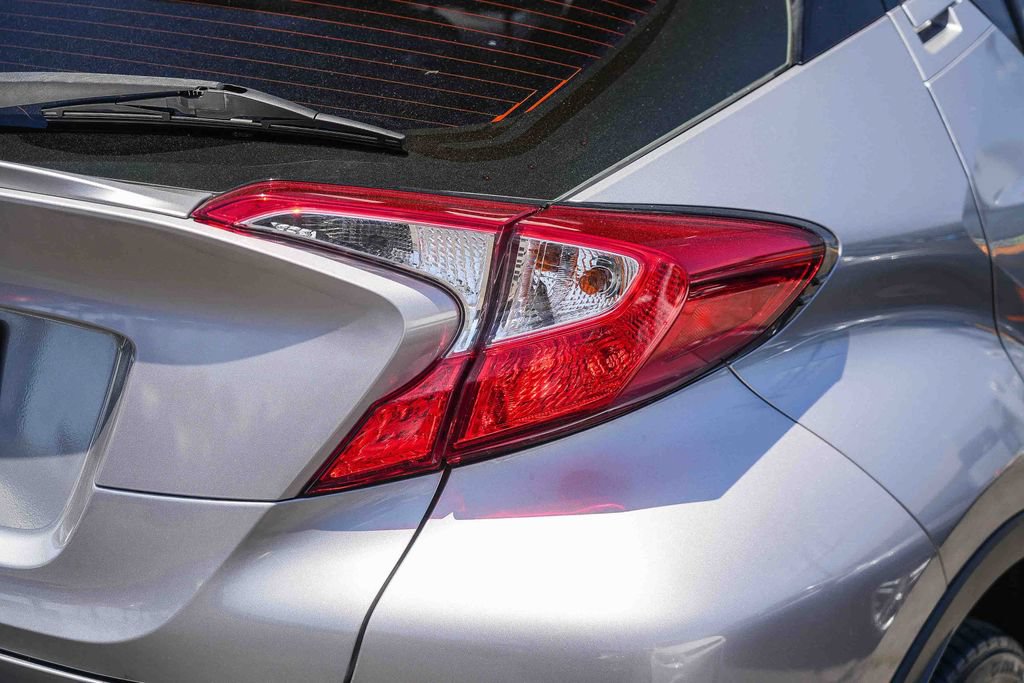 Used 2019 Toyota C-HR XLE FWD image 11