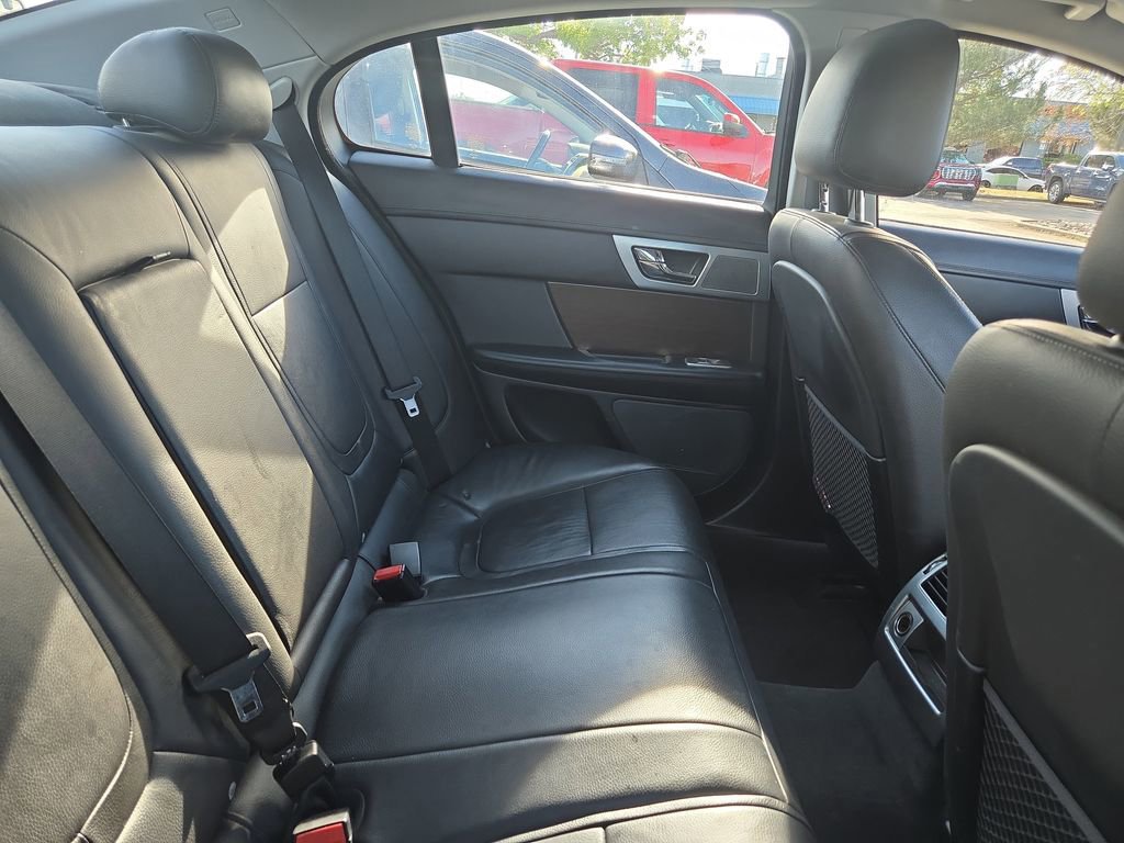 Used 2013 Jaguar XF image 7