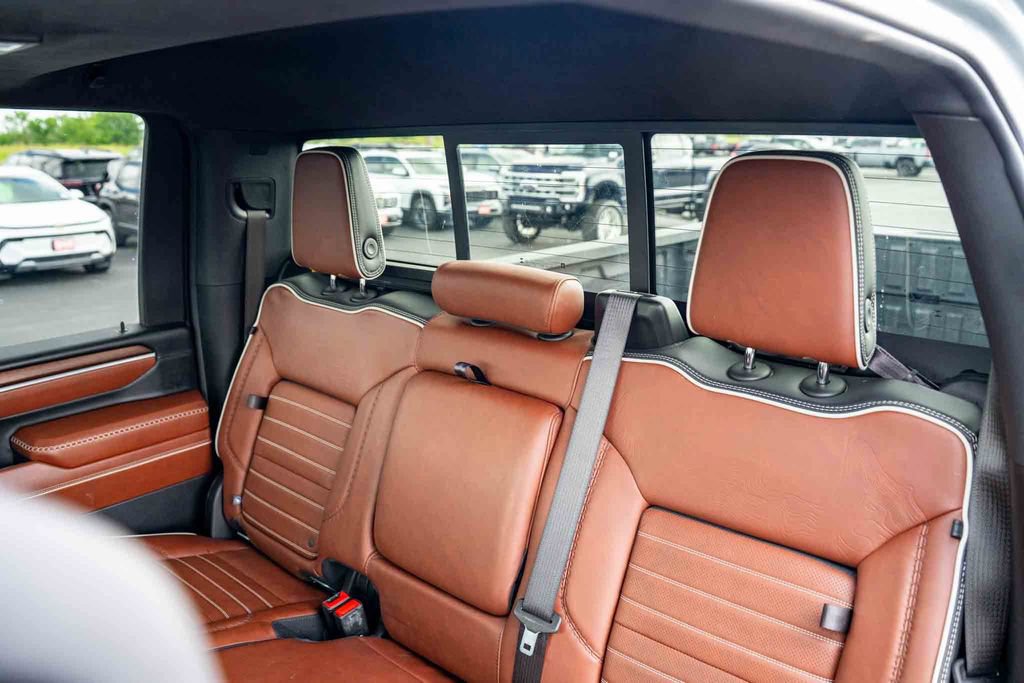Used 2025 GMC Sierra 2500 Denali Ultimate AWD/4WD image 22