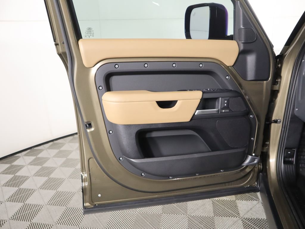 New 2026 Land Rover Defender 110 X-Dynamic SE image 26