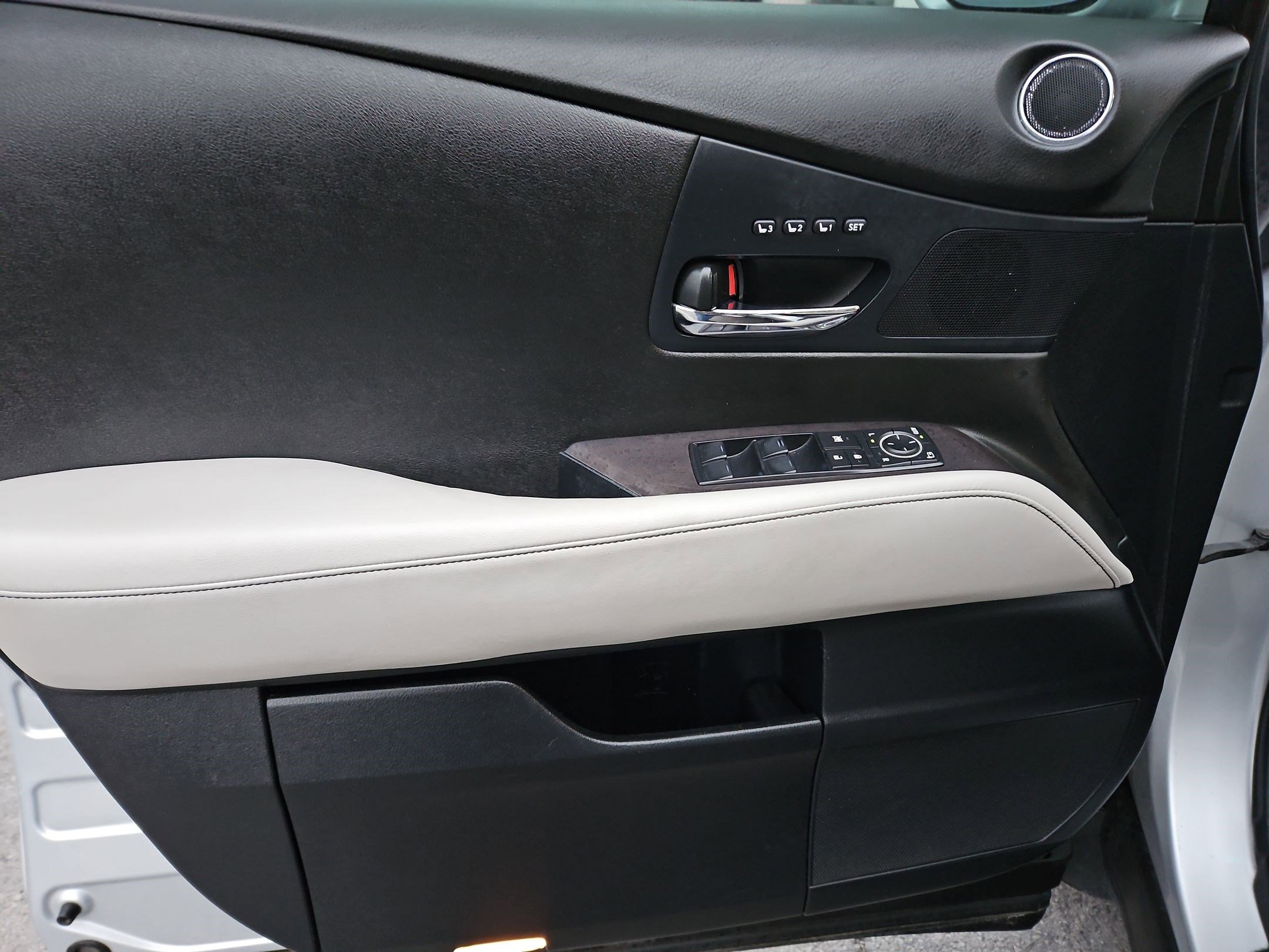 Used 2015 Lexus RX 450h AWD image 15