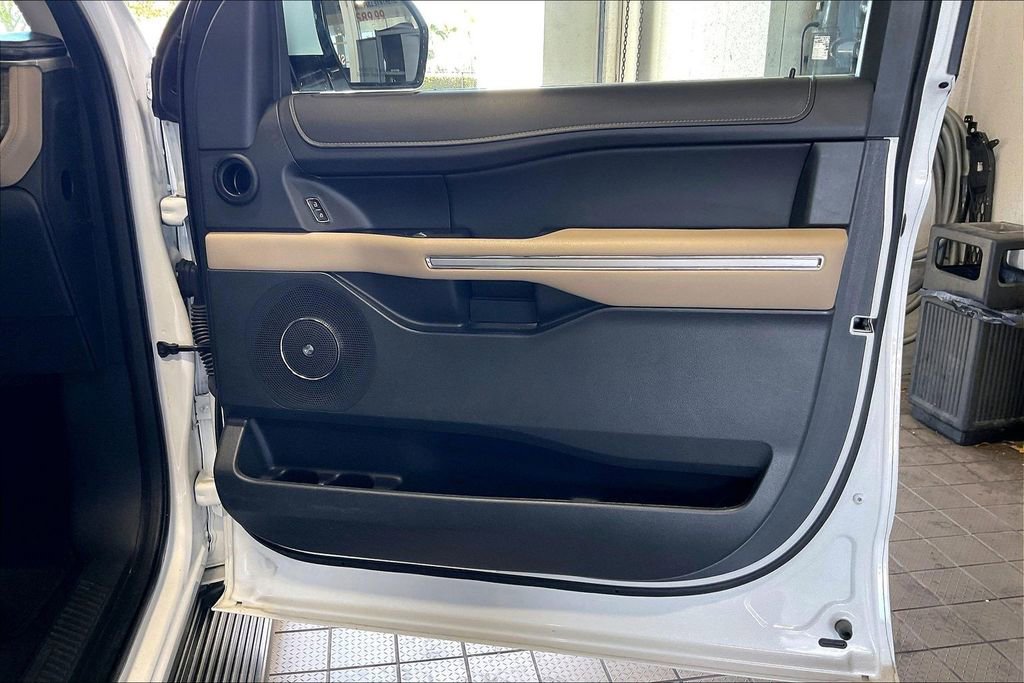 Used 2024 Ford Expedition Limited image 23