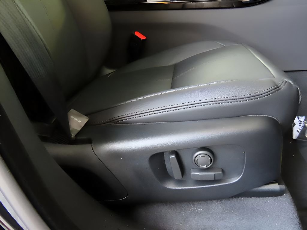 Used 2026 Land Rover Range Rover Velar S AWD/4WD image 11