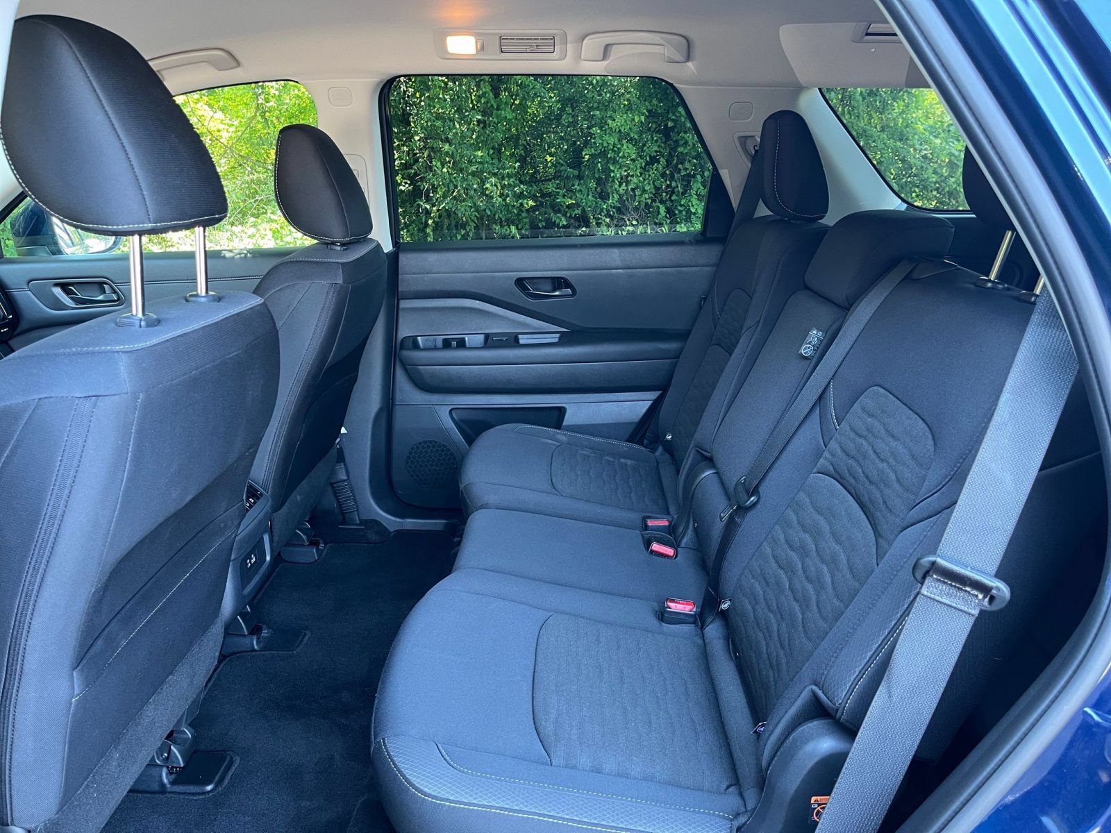 Used 2025 Nissan Pathfinder SV FWD image 28