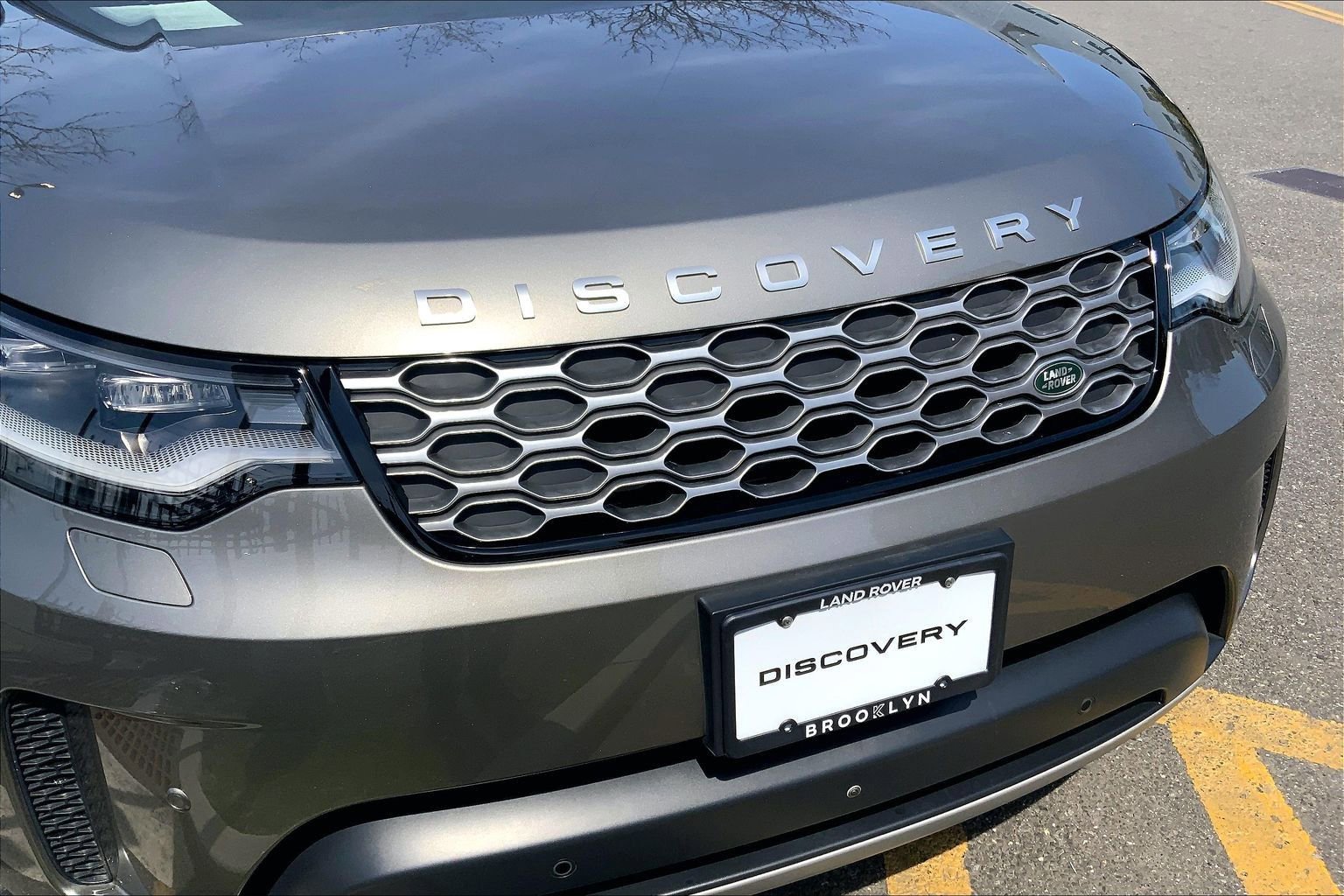 Used 2025 Land Rover Discovery S AWD/4WD image 6