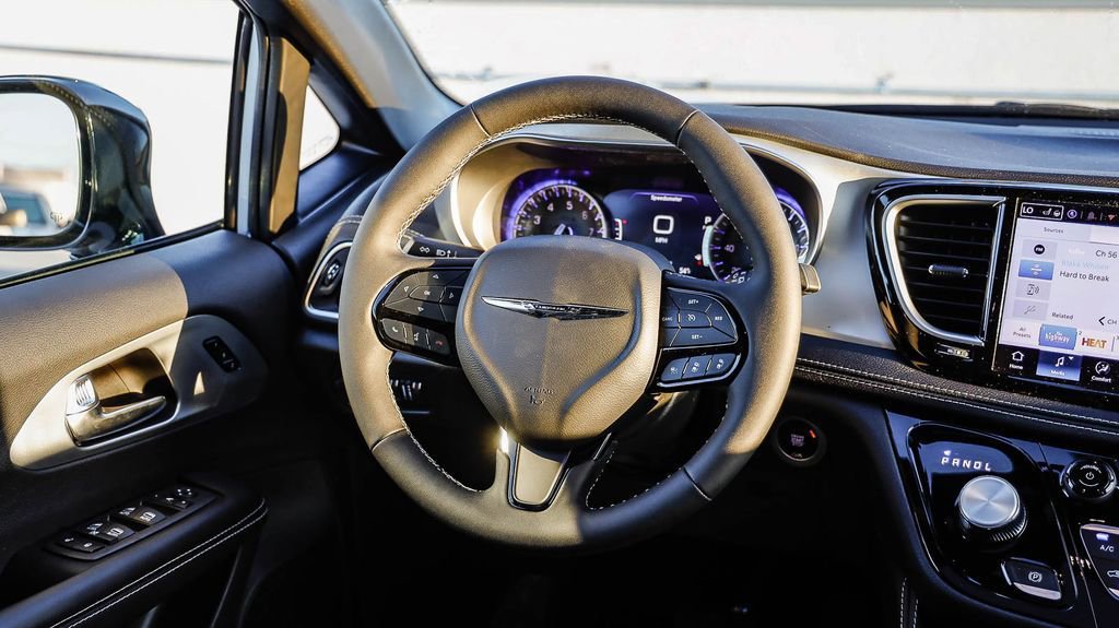 New 2026 Chrysler Pacifica Limited w/ S Appearance Package image 18