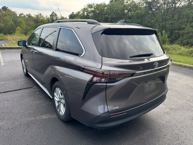 Used 2024 Toyota Sienna XLE w/ XLE Plus Package AWD/4WD image 5