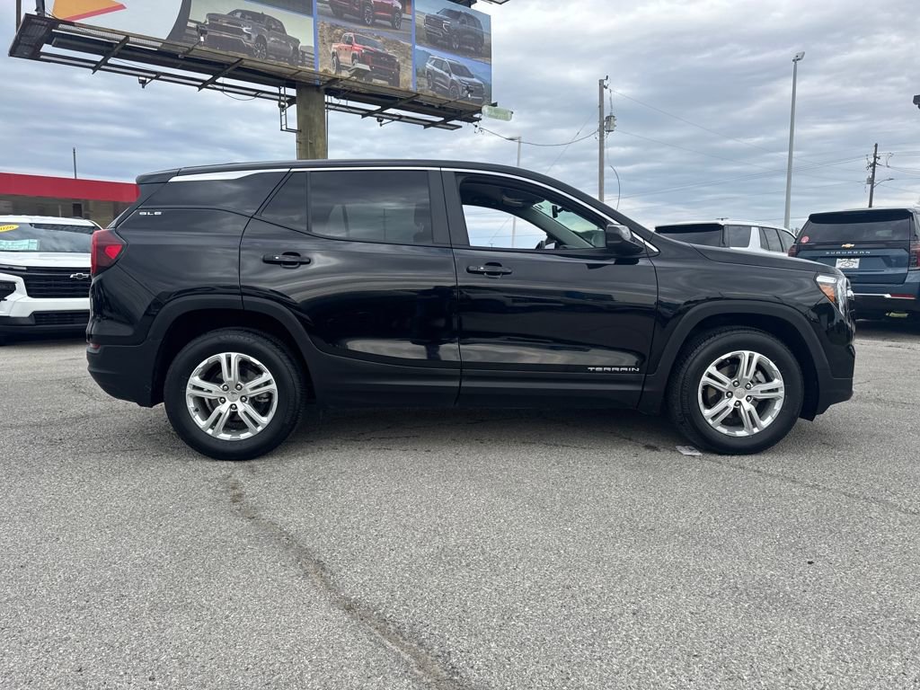 Used 2024 GMC Terrain SLE image 8
