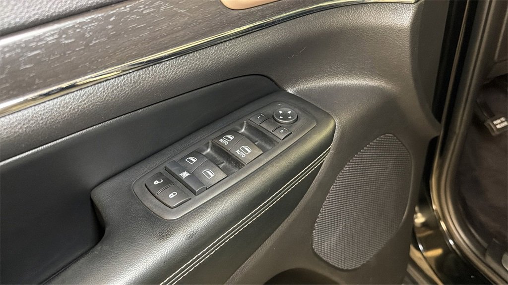 Used 2017 Jeep Grand Cherokee Limited image 25