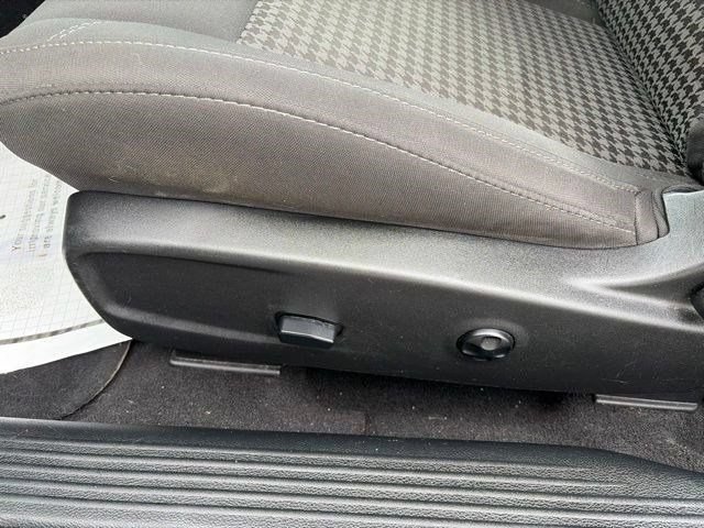 Used 2019 Dodge Challenger SXT RWD image 11