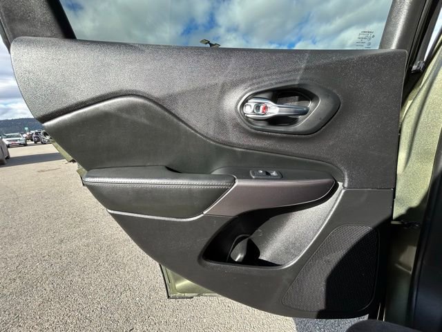 Used 2019 Jeep Cherokee Limited image 46