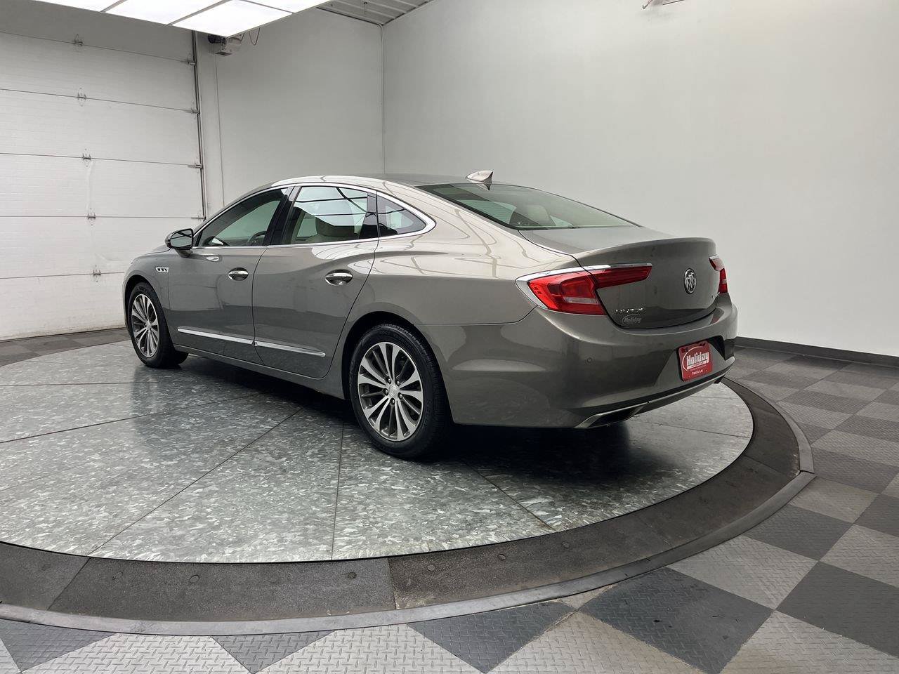 Used 2017 Buick LaCrosse Essence FWD image 2