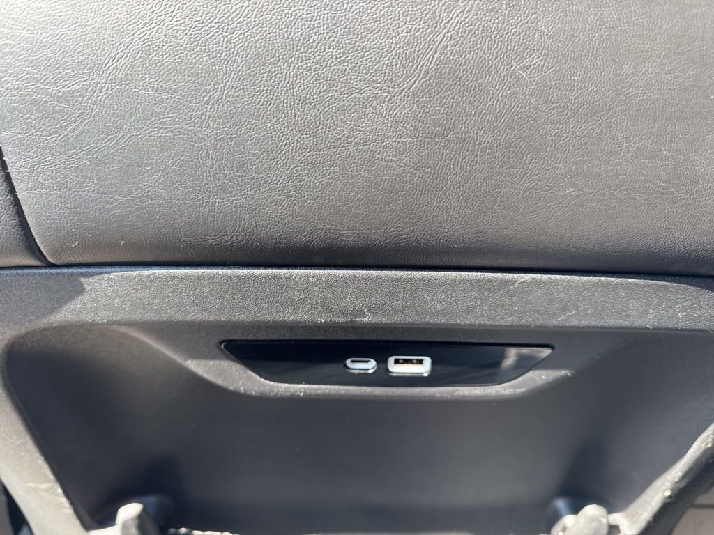 Used 2024 Chrysler Pacifica Touring-L image 39