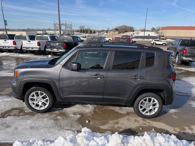 Used 2019 Jeep Renegade Latitude w/ Cold Weather Group image 4
