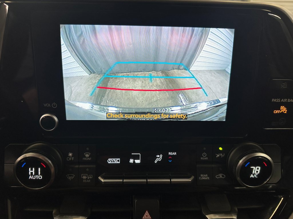 Used 2023 Toyota Highlander L FWD image 12