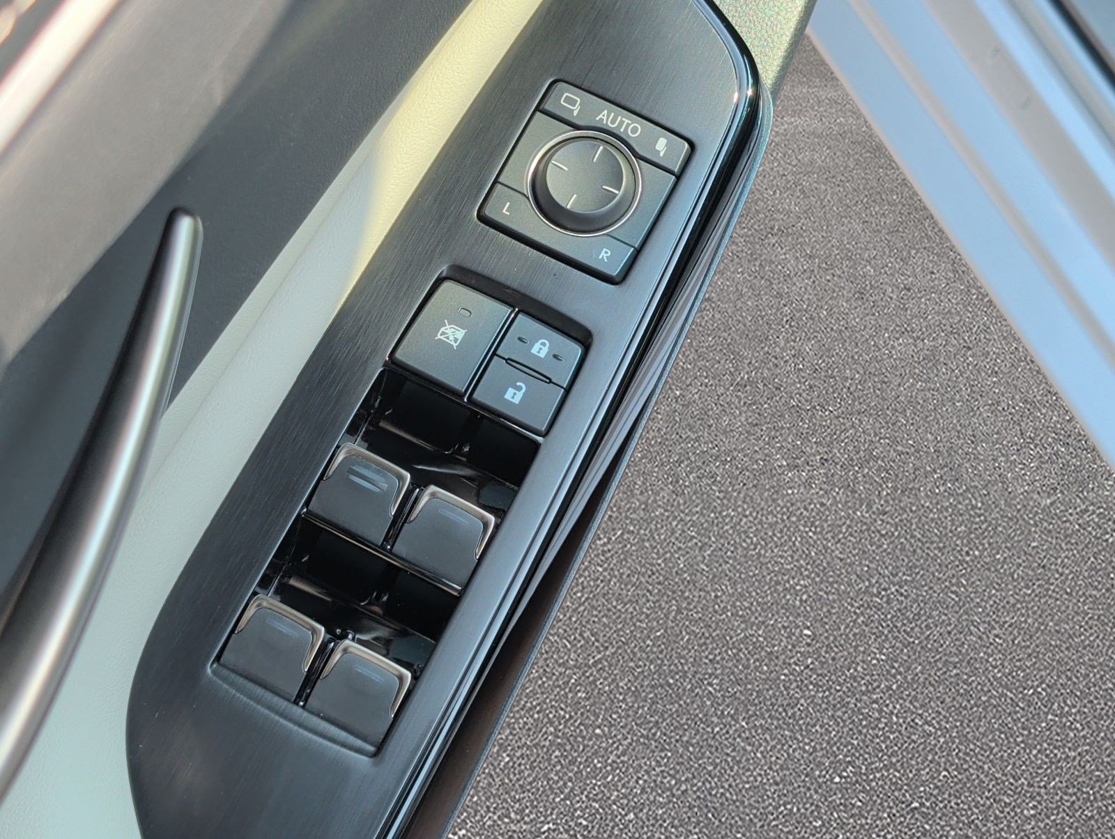 Used 2025 Lexus ES 350 w/ Premium Package FWD image 9