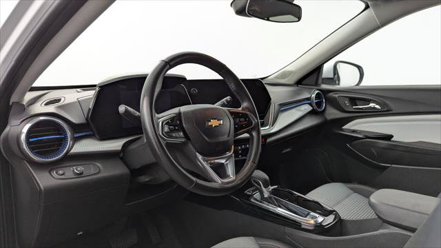 Used 2025 Chevrolet Trax LT w/ LT Convenience Package FWD image 23