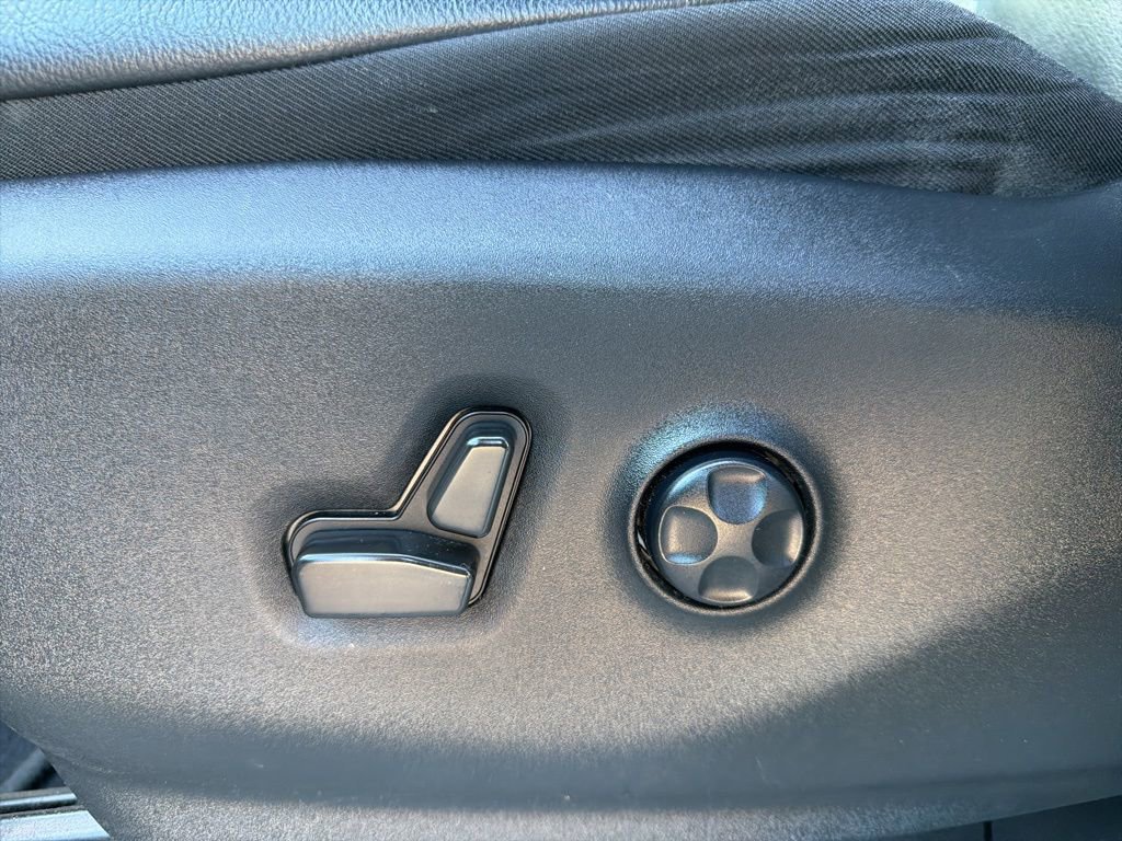 Used 2022 Chrysler Pacifica Touring-L image 14
