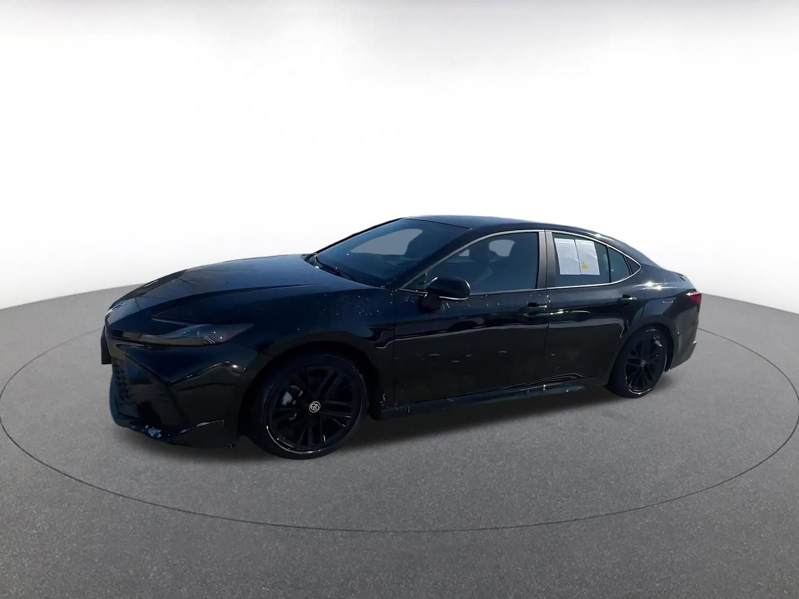 Used 2025 Toyota Camry SE image 7