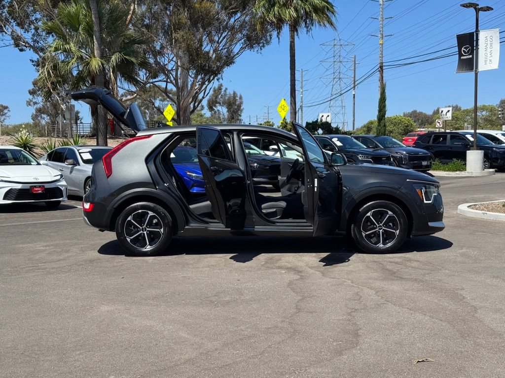 Used 2026 Kia Niro LX FWD image 30