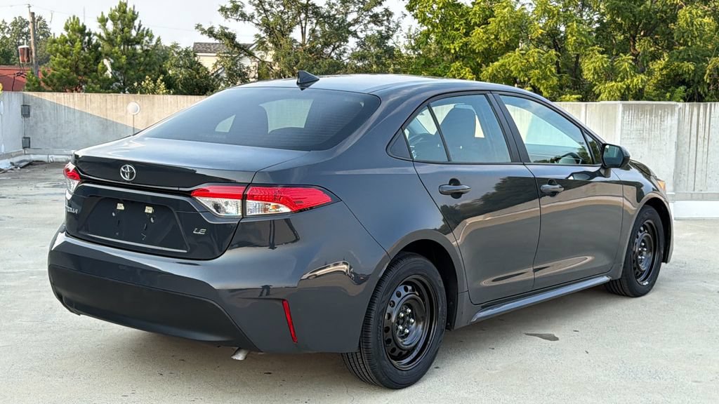 Used 2025 Toyota Corolla LE w/ Convenience Package FWD image 4