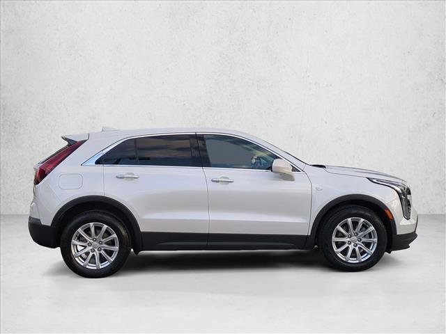 Used 2022 Cadillac XT4 Luxury w/ Driver Awareness Package image 4