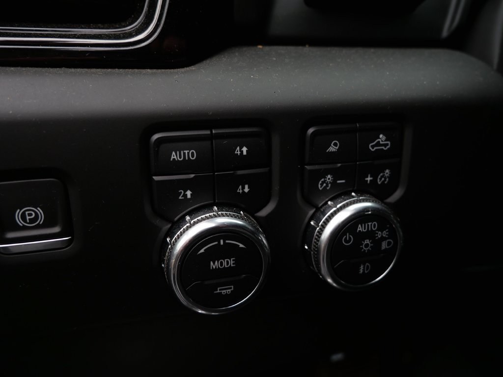 Used 2024 GMC Sierra 1500 AT4 w/ Technology Package AWD/4WD image 17