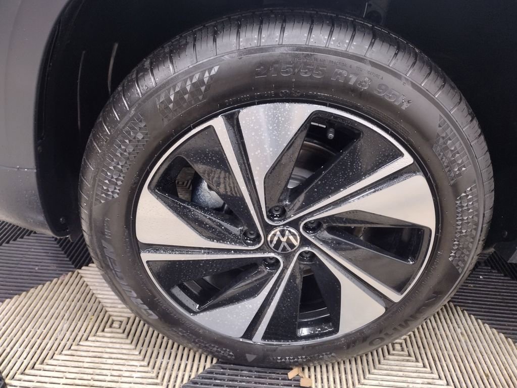 Used 2025 Volkswagen Taos SE image 6