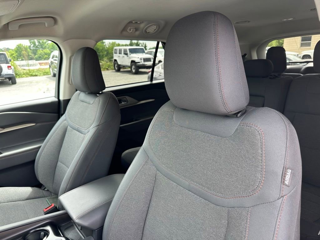 Used 2025 Ford Explorer Active AWD/4WD image 14