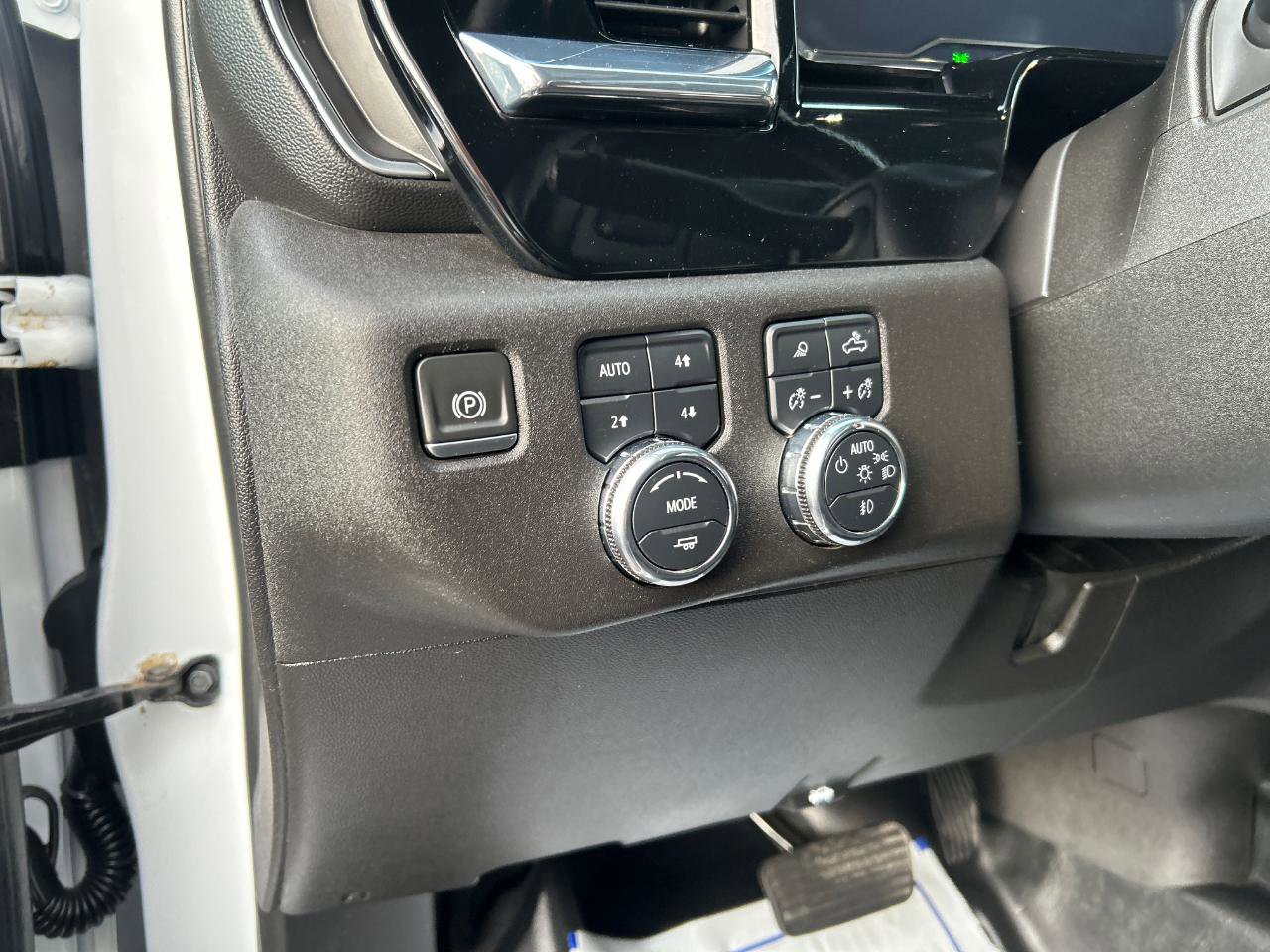 Used 2024 GMC Sierra 3500 SLE AWD/4WD image 13