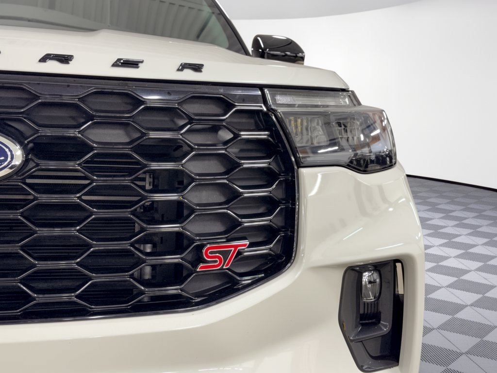 Used 2025 Ford Explorer ST AWD/4WD image 12