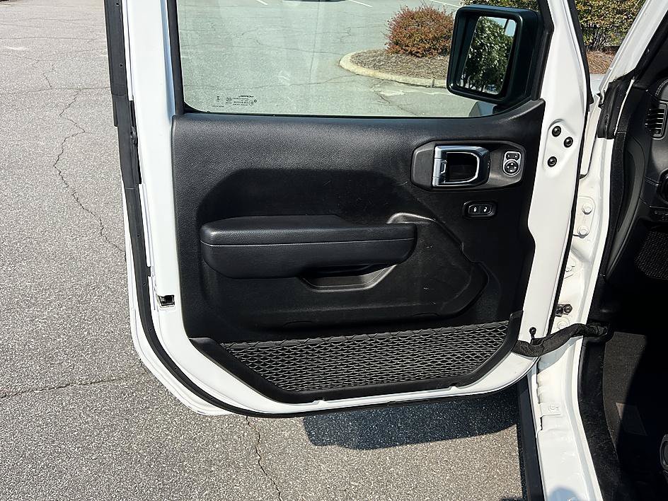 Used 2025 Jeep Wrangler Unlimited Rubicon AWD/4WD image 19