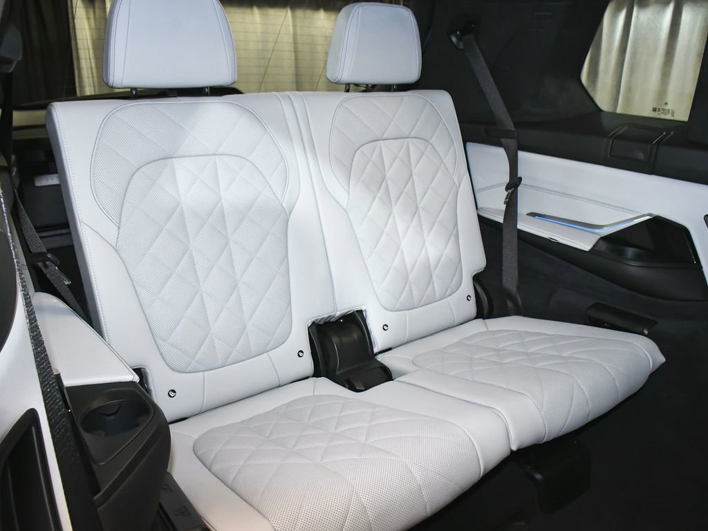 Used 2023 BMW X7 xDrive40i w/ Executive Package image 63