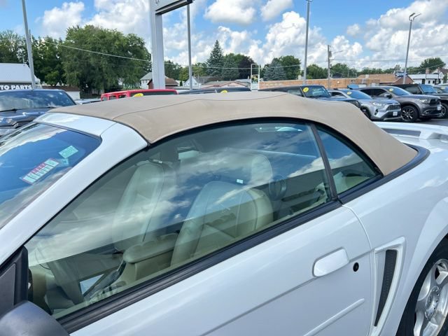 Used 2003 Ford Mustang Convertible RWD image 18