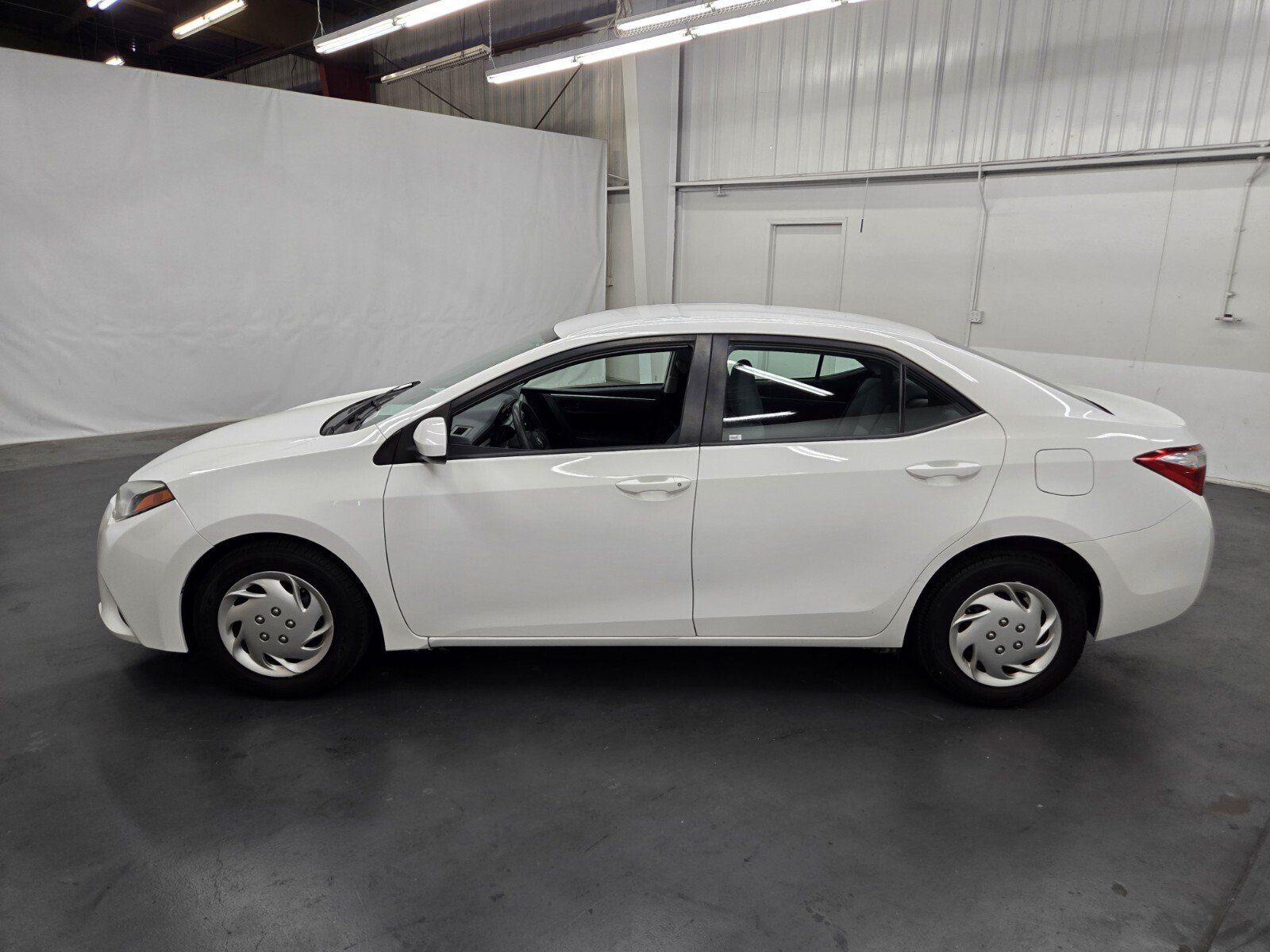 Used 2014 Toyota Corolla L FWD image 2