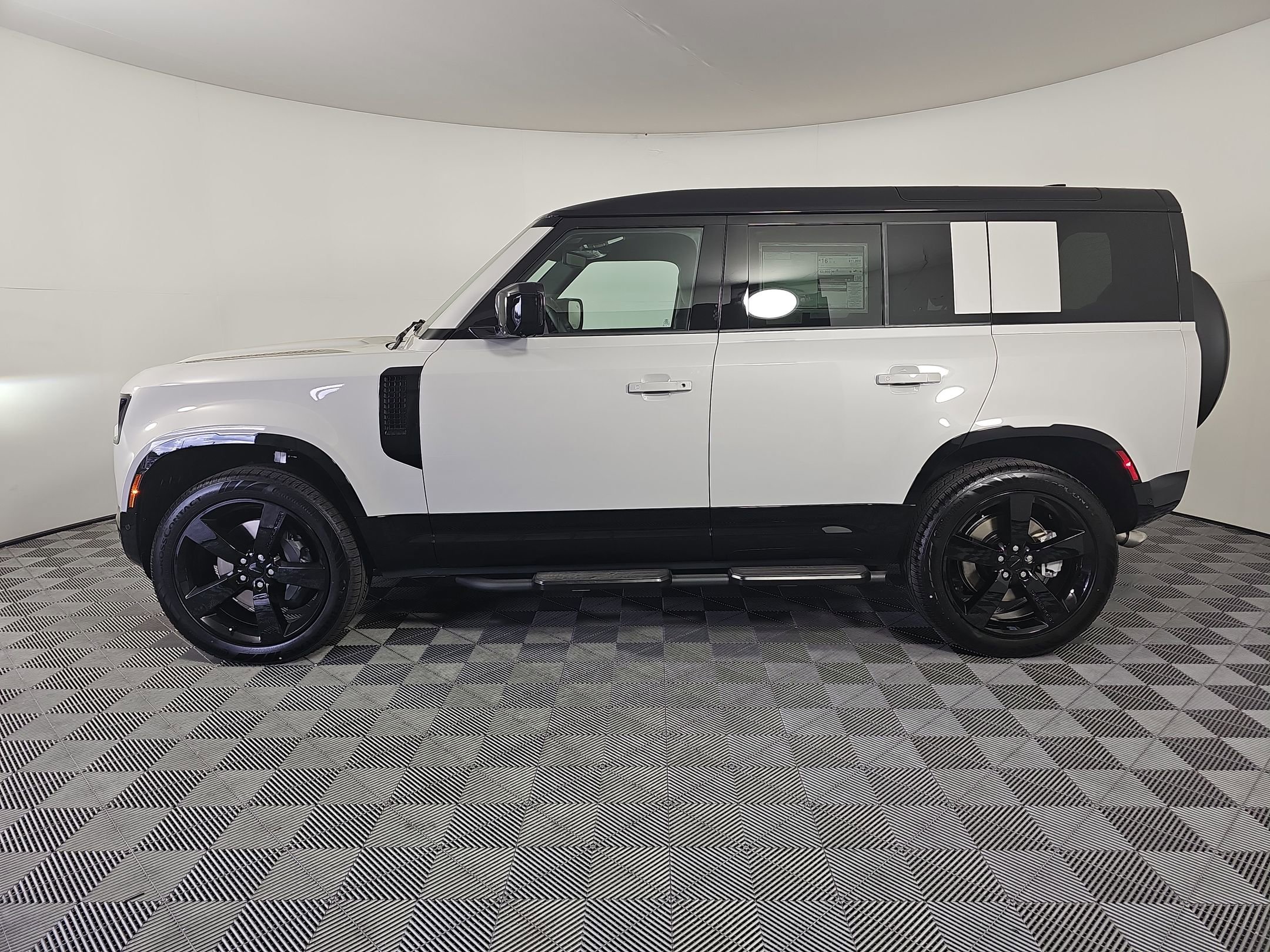 New 2026 Land Rover Defender 110 X-Dynamic SE image 2