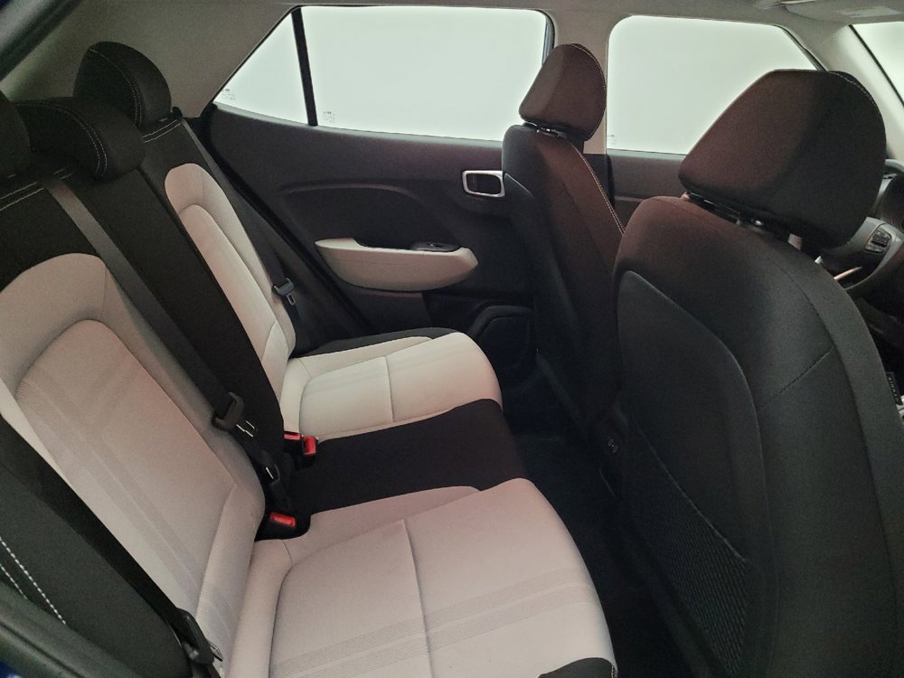 Used 2025 Hyundai Venue SEL image 19