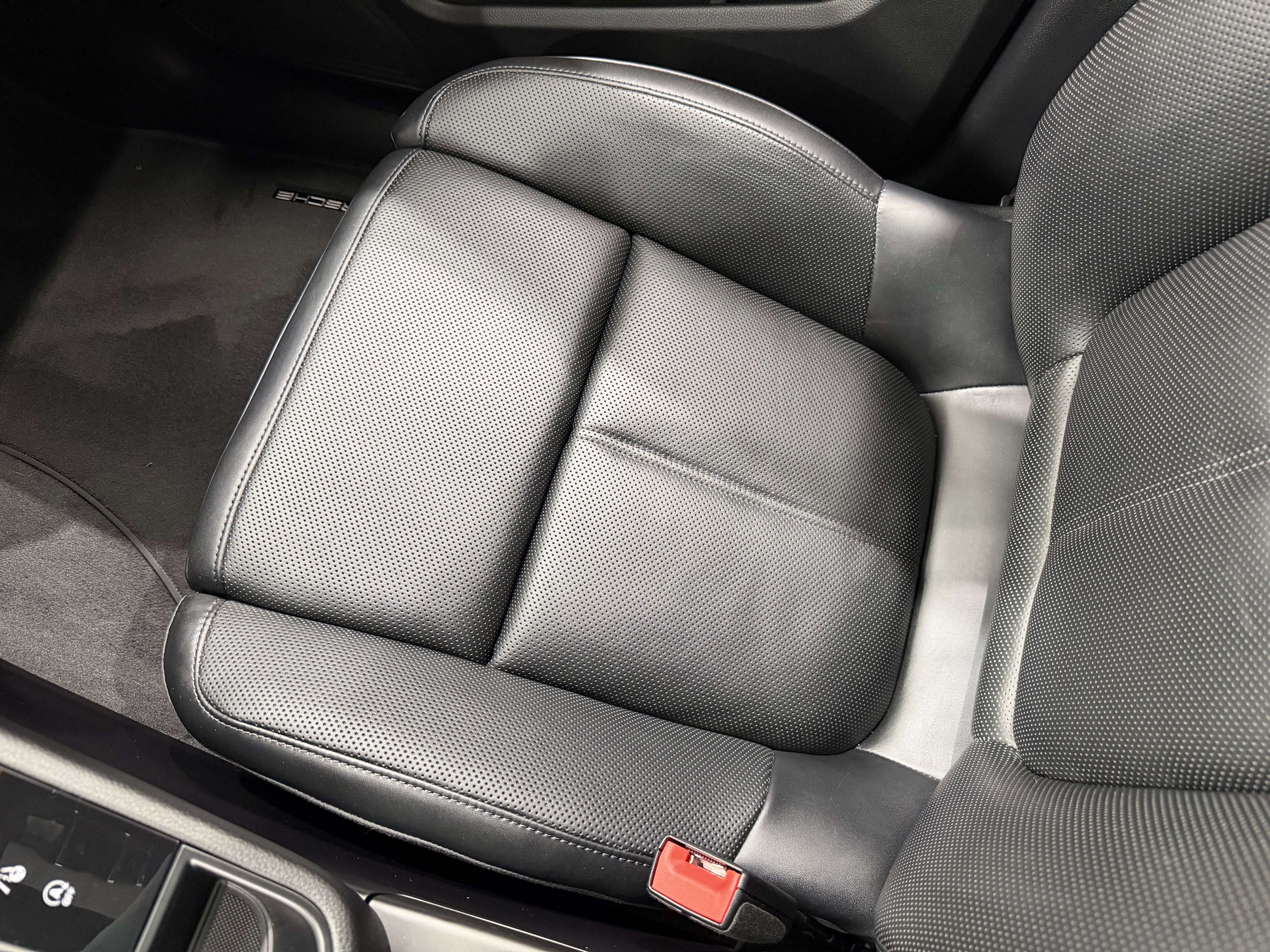 Certified 2024 Porsche Macan image 60