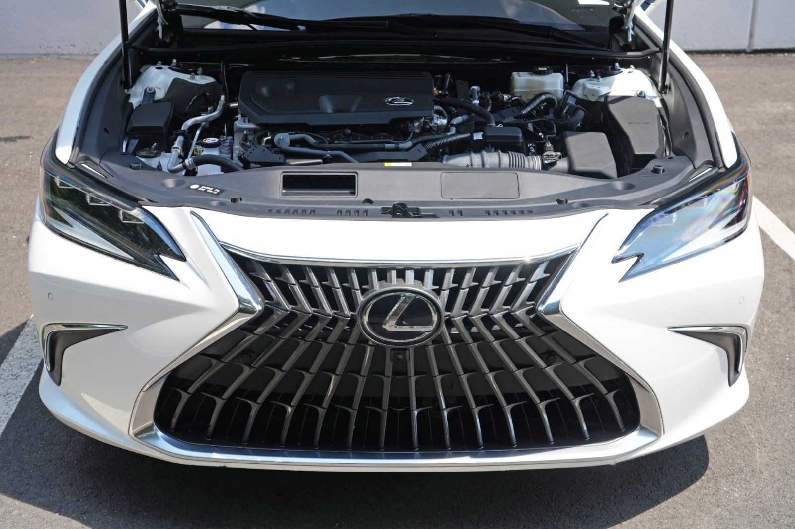Used 2024 Lexus ES 300h w/ Accessory Package (Z2) FWD image 8