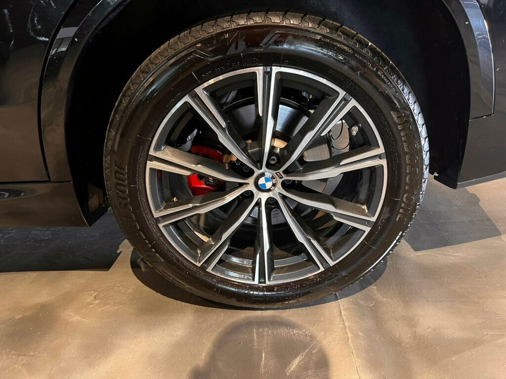 Used 2022 BMW X5 xDrive40i w/ M Sport Package image 11