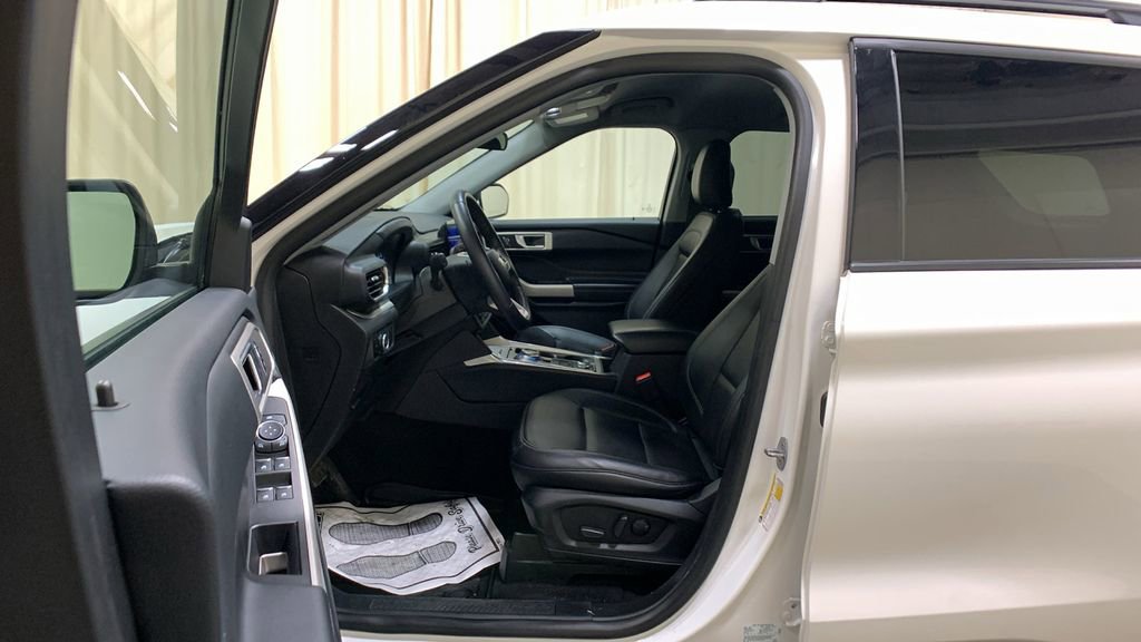 Used 2023 Ford Explorer XLT w/ Equipment Group 202A image 31
