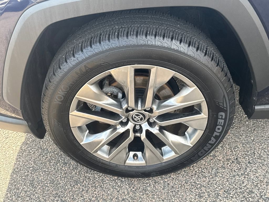 Used 2021 Toyota RAV4 XLE Premium image 36