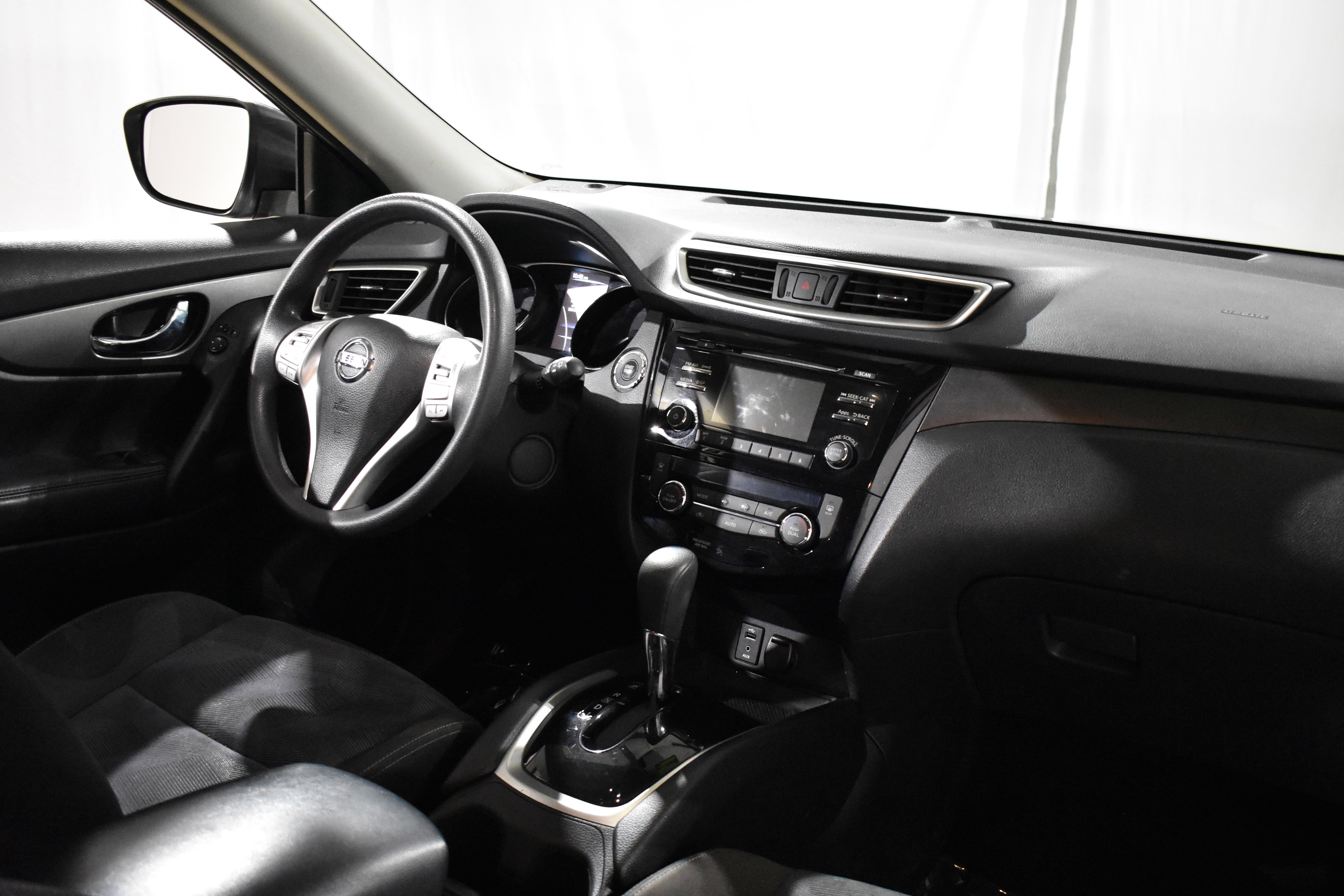 Used 2015 Nissan Rogue SV image 27