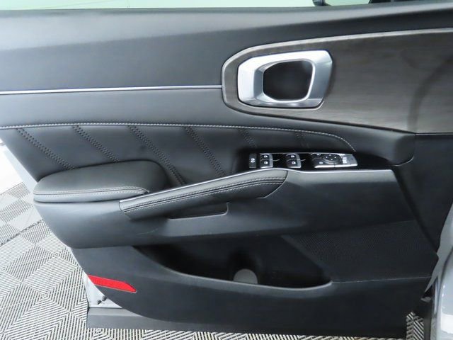 Used 2024 Kia Sorento SX image 25